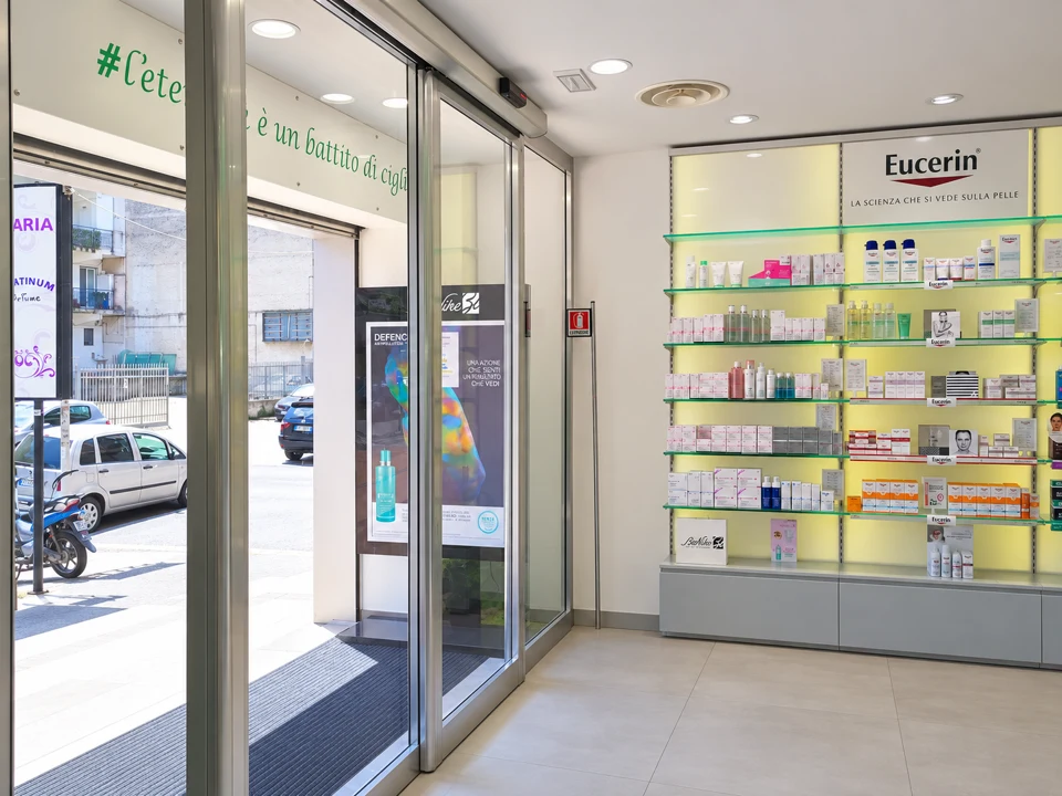 Glazed entrance with shelving and decorative planting