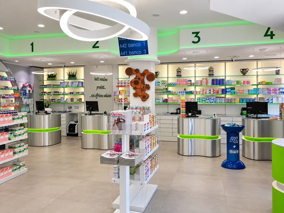 Farmacia Le Colonne — Casse numerate e percorso centrale