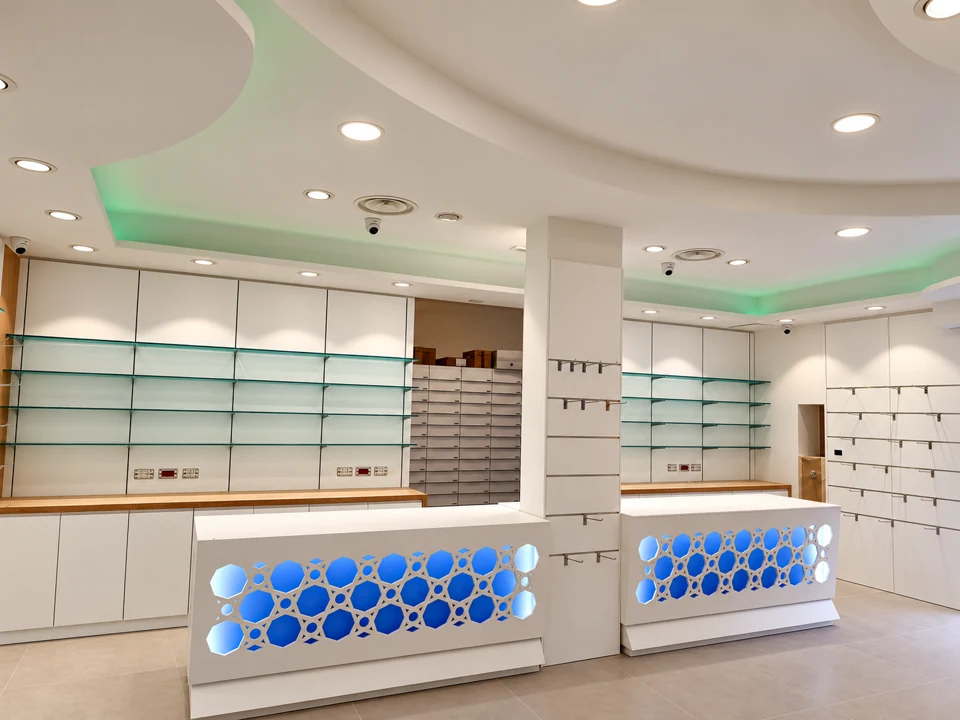 Farmacia Santa Rita — Banchi con illuminazione integrata